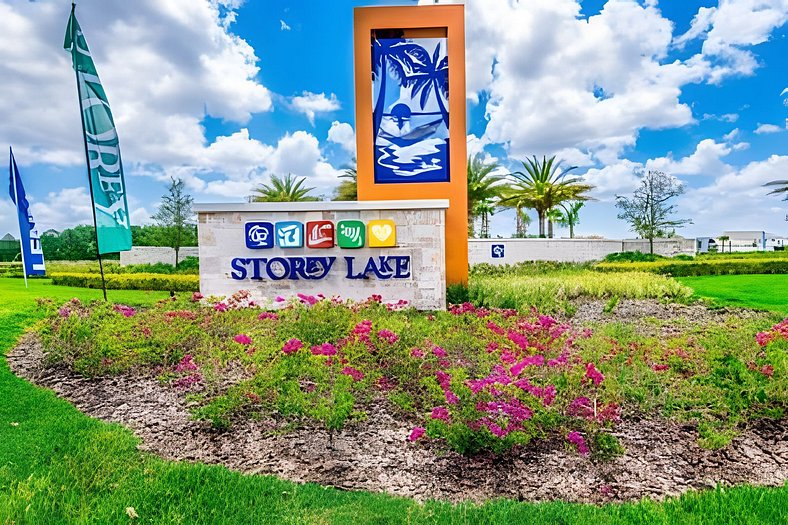 Beautiful 4BR Storey Lake Resort close to Disney