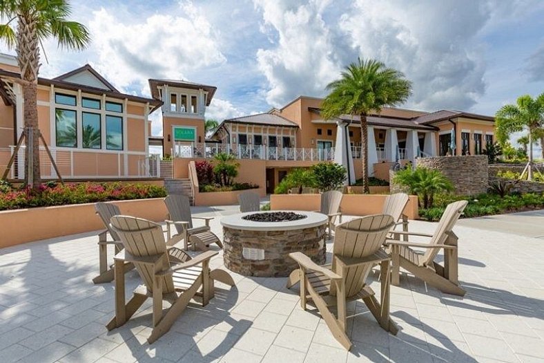 Stylish 6BR Single Family at Solara Resort